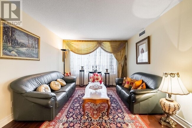 Building Photo - 5418 Yonge St