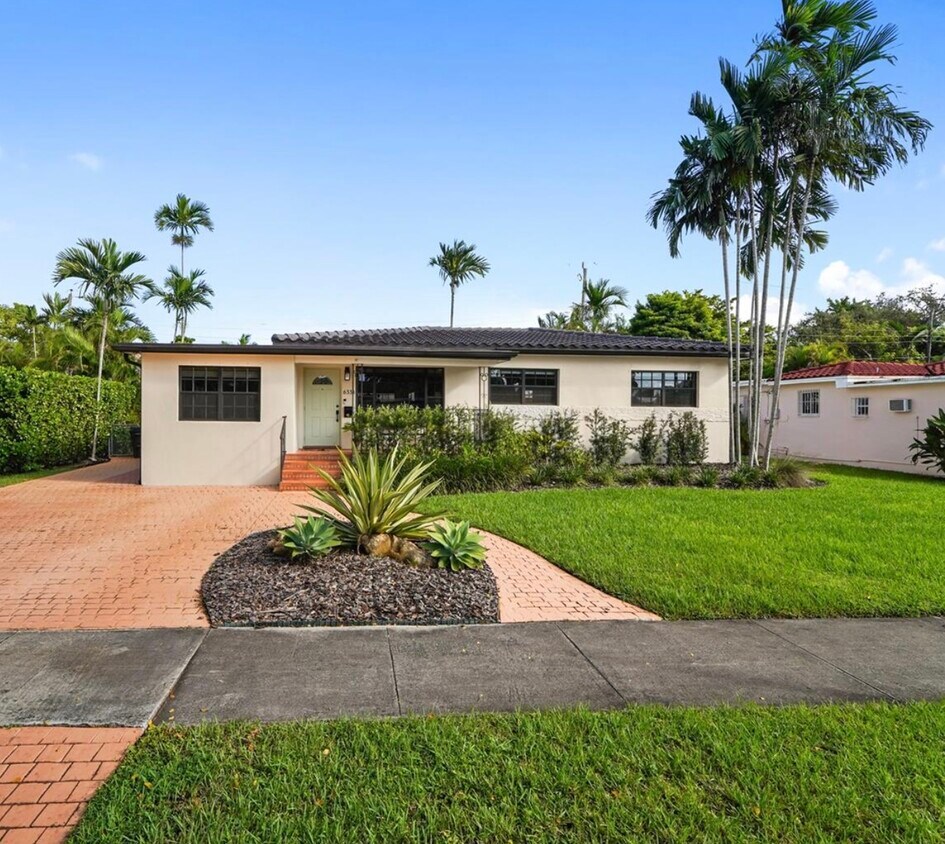 Foto principal - 6331 SW 18th St