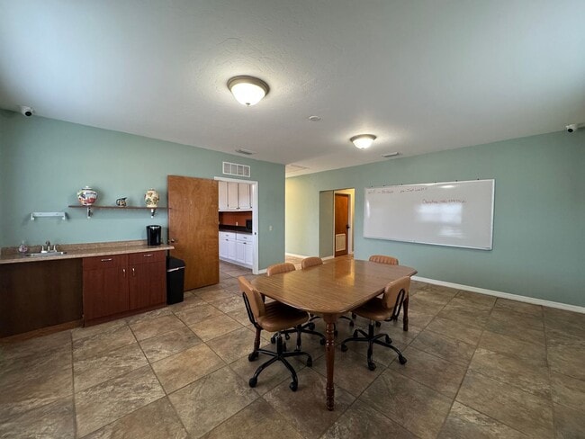 Building Photo - Spacious (Almost 3,000 sq ft) 6 Bedroom, 3 Bath Furnished Home – Live Oak, FL