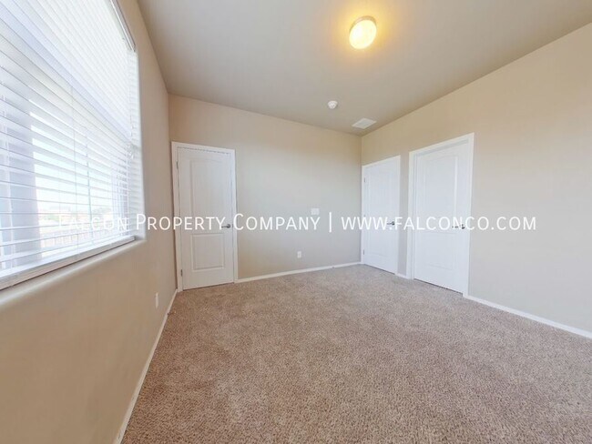 Building Photo - Gorgeous Townhouse in Stetson Hills! - Ava...