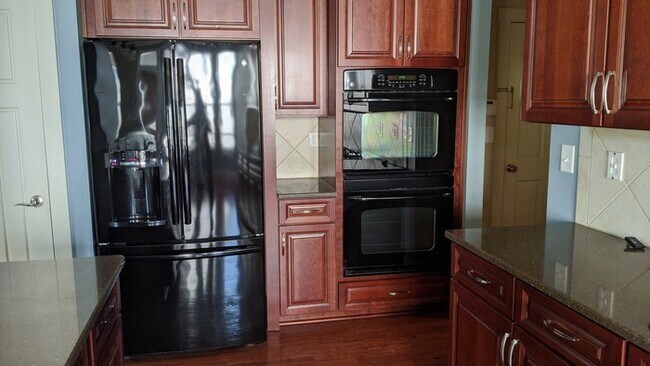 Foto del edificio - Beautiful Home with Lots of Amenities