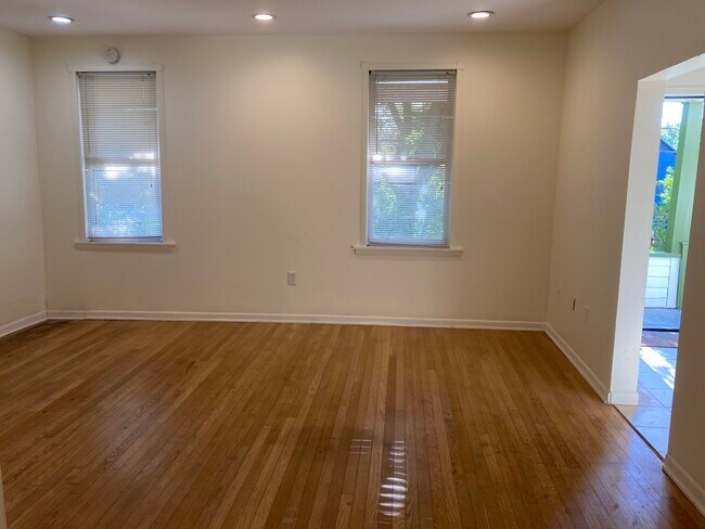 Living room - 1318 Maude Ave NE