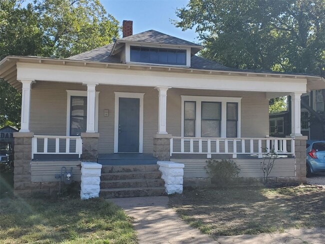 Building Photo - Spacious 3 Bed, 1 Bath Near Historic Fairmount- 76104