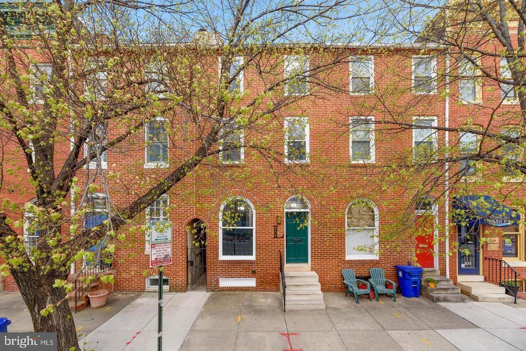 Primary Photo - 831 Light St