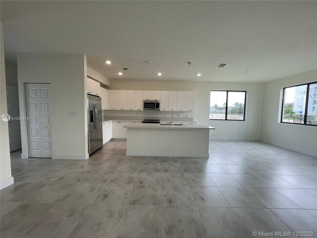 Foto del edificio - 4636 NW 84th Ave