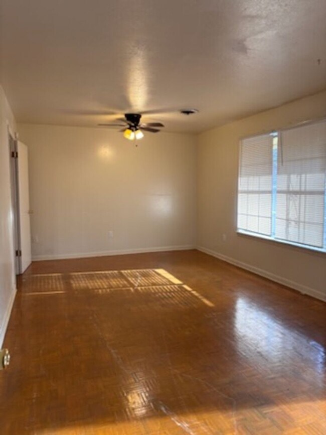 Building Photo - 1134 Autumn St