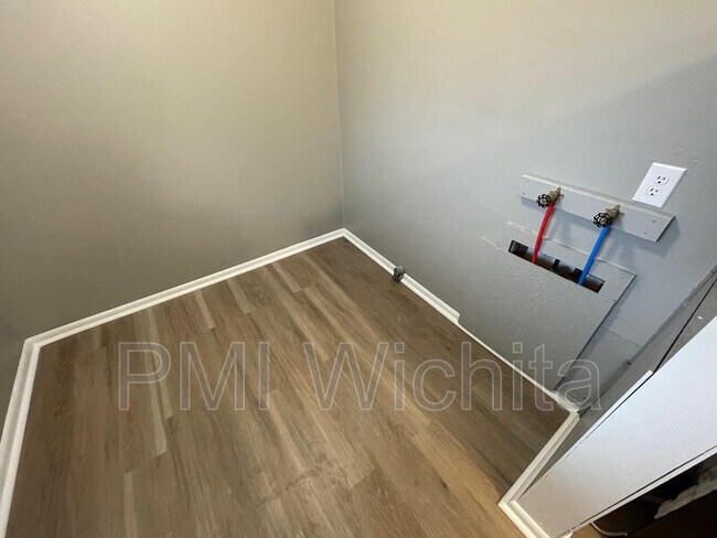 Foto del edificio - 6061 N Hydraulic Ave