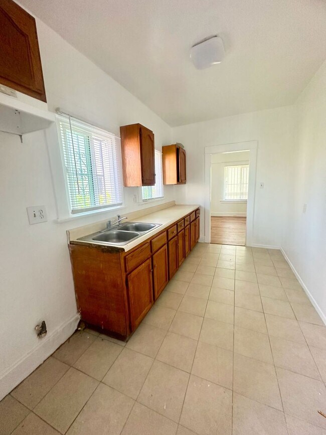 Foto del edificio - 732-738 Gaviota LB