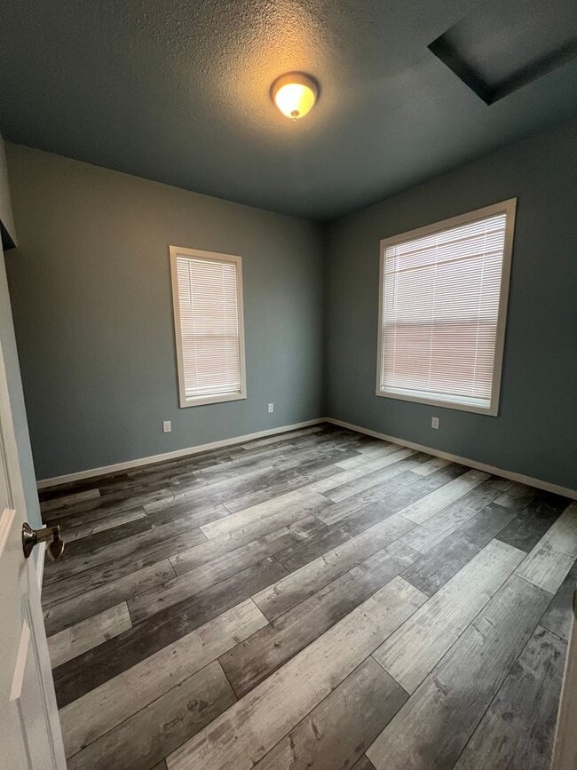 Building Photo - 2 Bedroom, 1 Bathroom Home - Located near Downtown