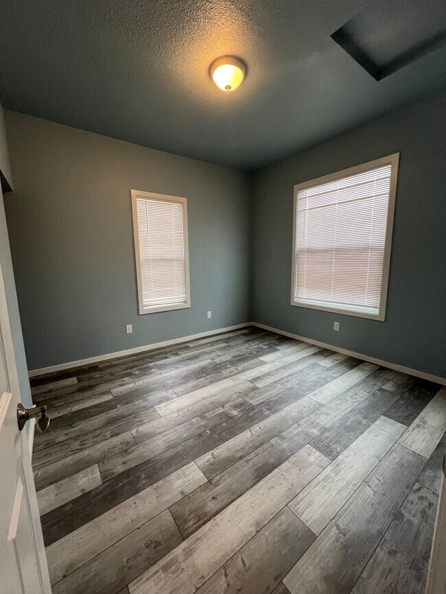 Foto del edificio - 2 Bedroom, 1 Bathroom Home - Located near Downtown