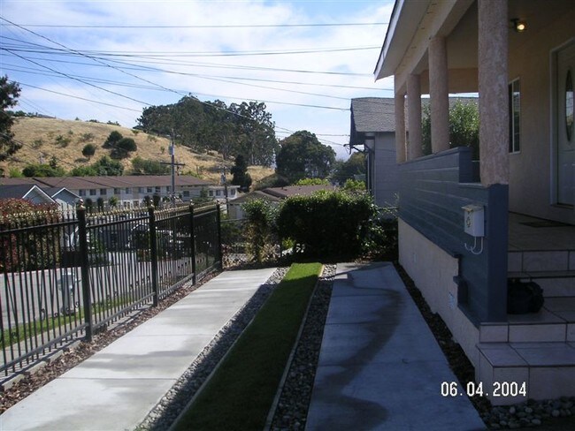 Vista lateral de la primera casa - 2251-2255 Regent Way