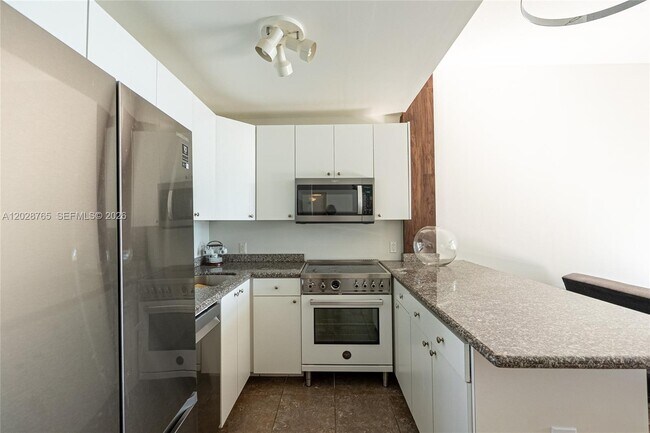Foto del edificio - 770 NE 69th St
