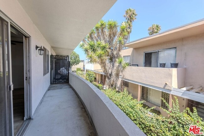 Photo - 1426 S Orange Grove Avenue Unit 8 House