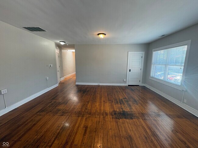 Foto del edificio - 4842 N College Ave