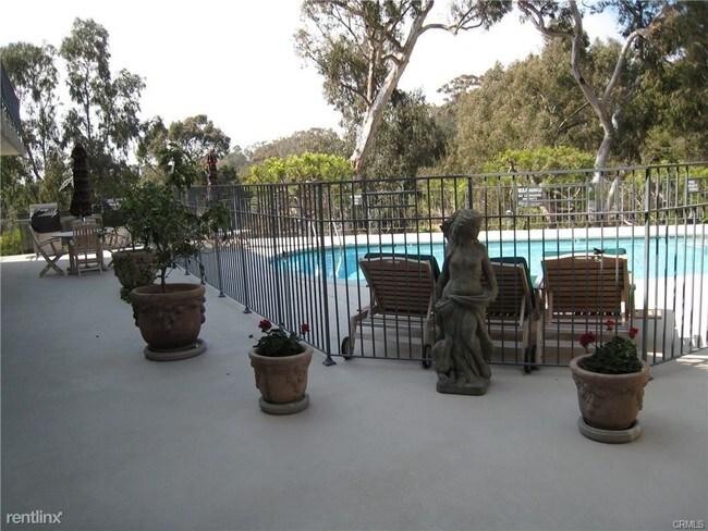 Building Photo - 3 br, 2 bath House - 300 Via Corta Apt 303