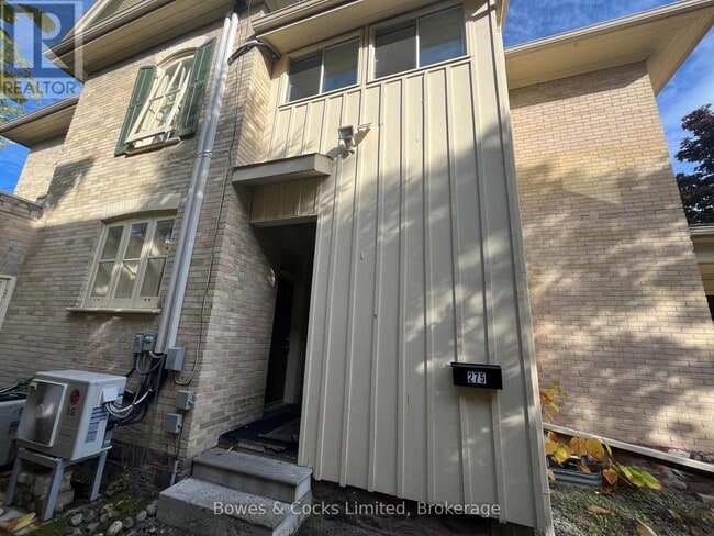 Building Photo - 275 Rubidge St