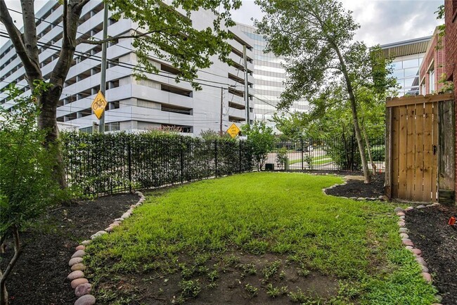 Building Photo - 34 Waugh Dr