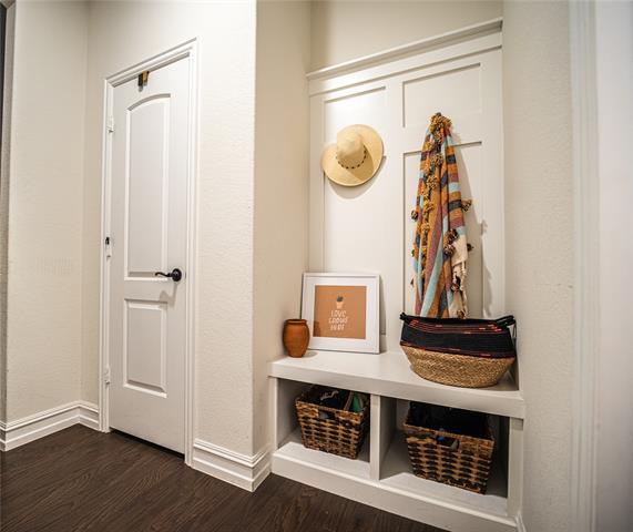Building Photo - 2704 Brisco Way