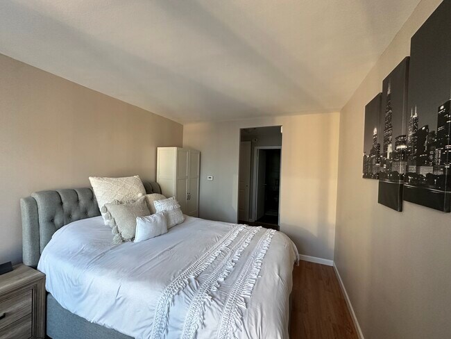 Building Photo - 400 E Randolph St