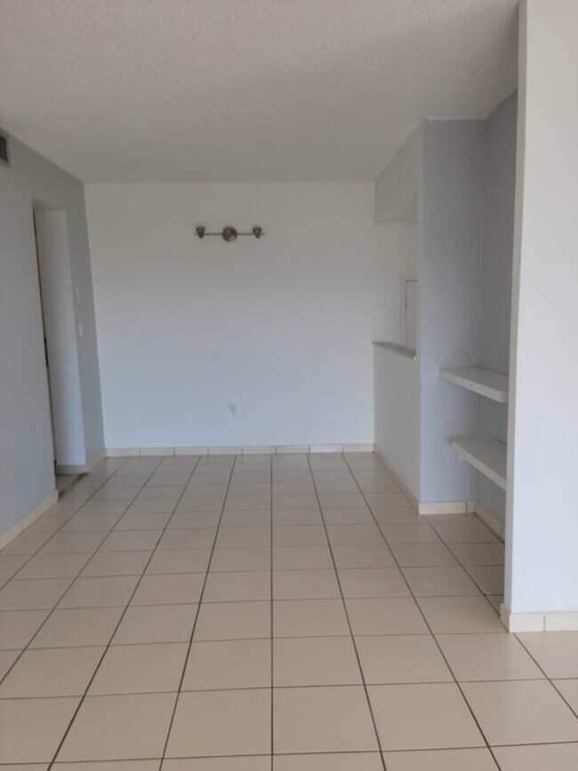 Foto del edificio - 8775 Park Blvd