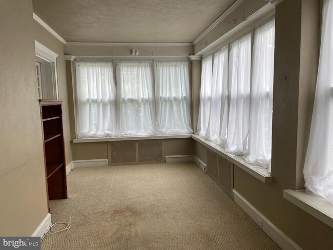 Foto del edificio - 8204 Cadwalader Ave