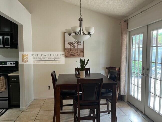 Foto del edificio - 3 bed 2 bath with washer/dryer