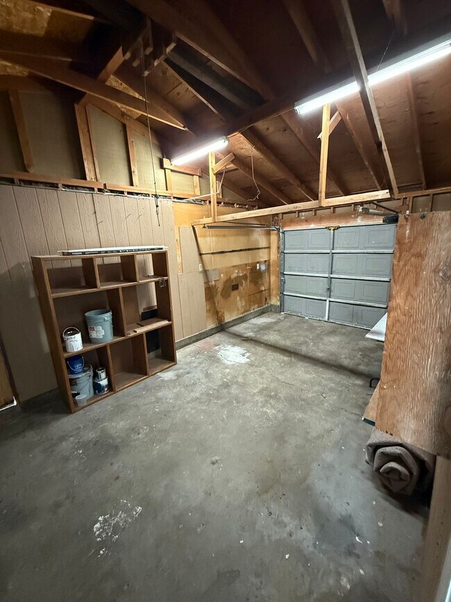 Building Photo - 433 Oleander Way