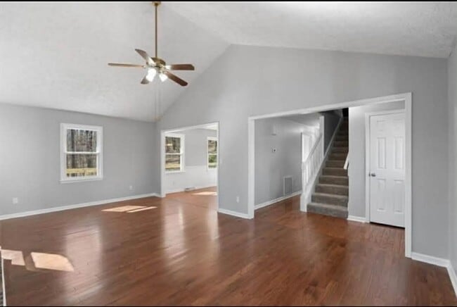 Building Photo - 11 Ridgeview Dr SE