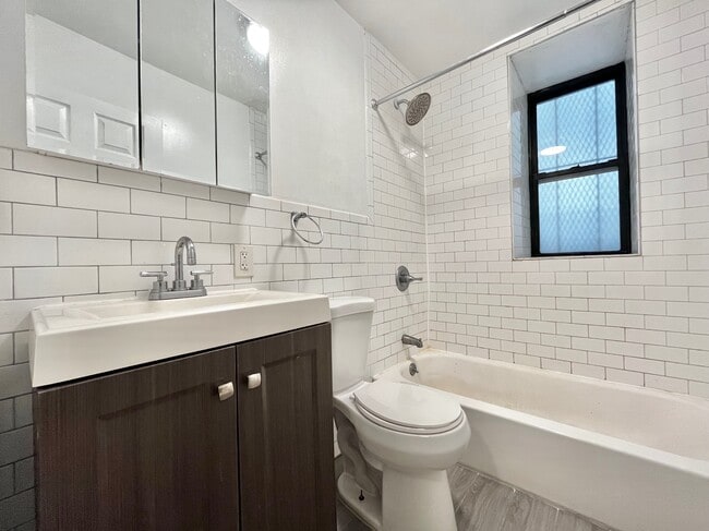 Building Photo - 523 W 135th St