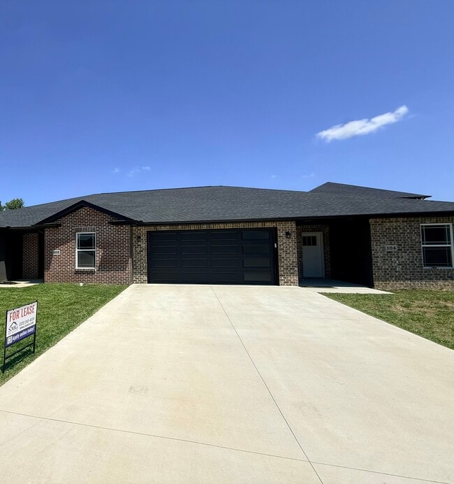 Building Photo - 104 Beechwood Ln