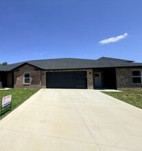Building Photo - 104 Beechwood Ln