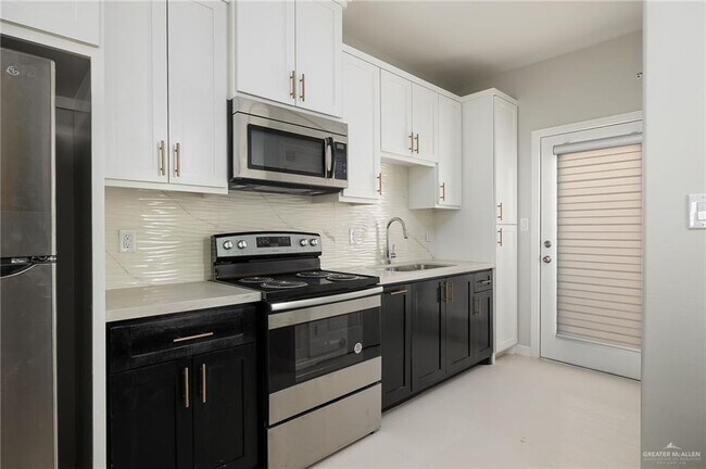 Foto del edificio - 204 W Rutherford Ave