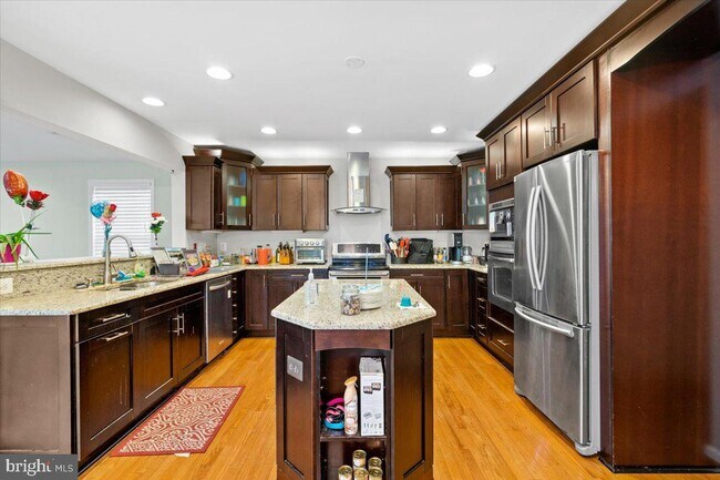 Building Photo - 8008 Sandburg Ct