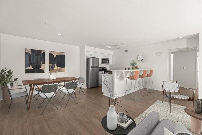 Building Photo - Las Casitas