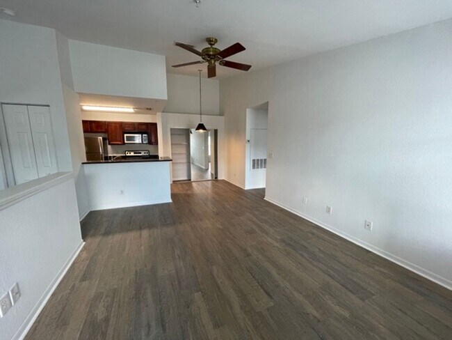 Building Photo - ANNUAL RENTAL - CAMDEN COVE- 2 BED - 2 BATH 2ND FLOOR