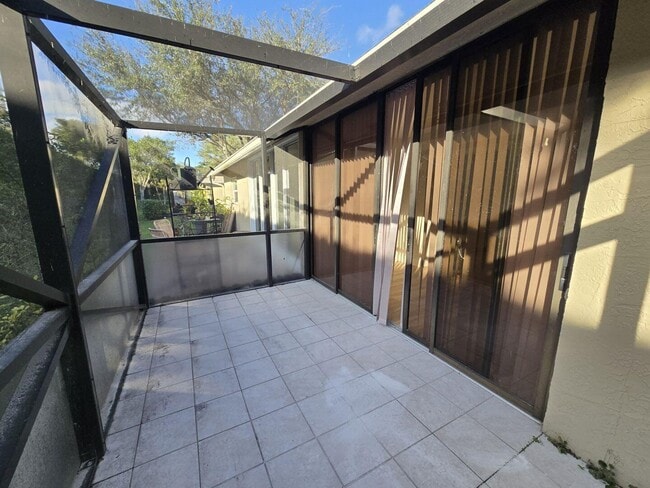 Foto del edificio - 18765 Candlewick Dr