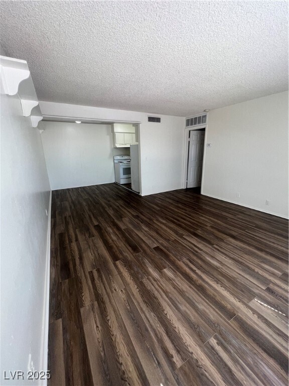 Foto del edificio - 595 S Royal Crest Cir