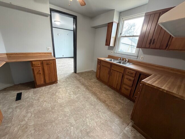 Building Photo - 730 Douglas-