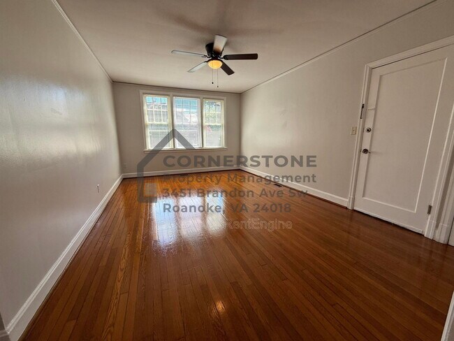 Foto del edificio - 355 Highland Ave SW