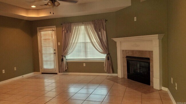 Foto del edificio - 2225 Redwood Dr