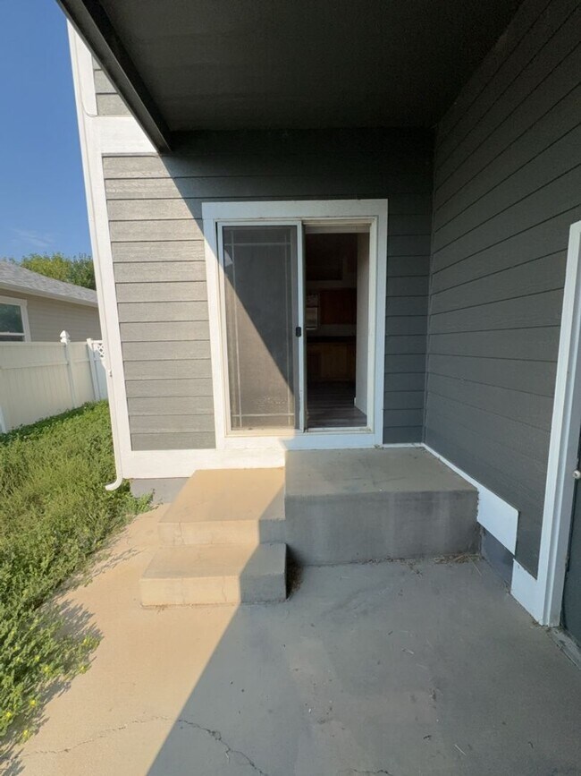 Foto del edificio - Spacious 3 Bed, 2.5 Bath Home with Oversiz...
