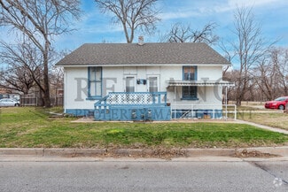 Building Photo - 608 W 18th St N