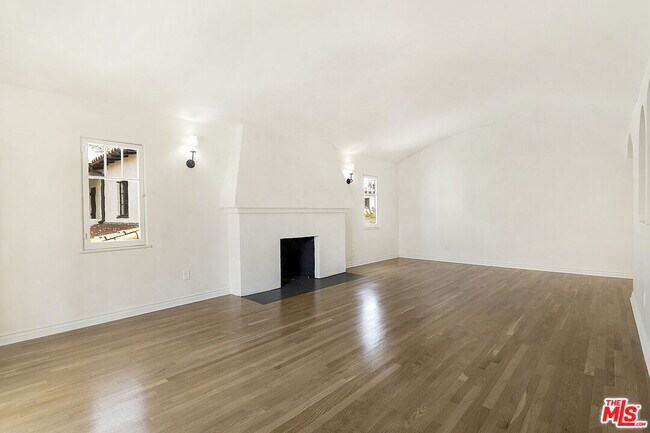 Foto del edificio - 450 N Orange Dr