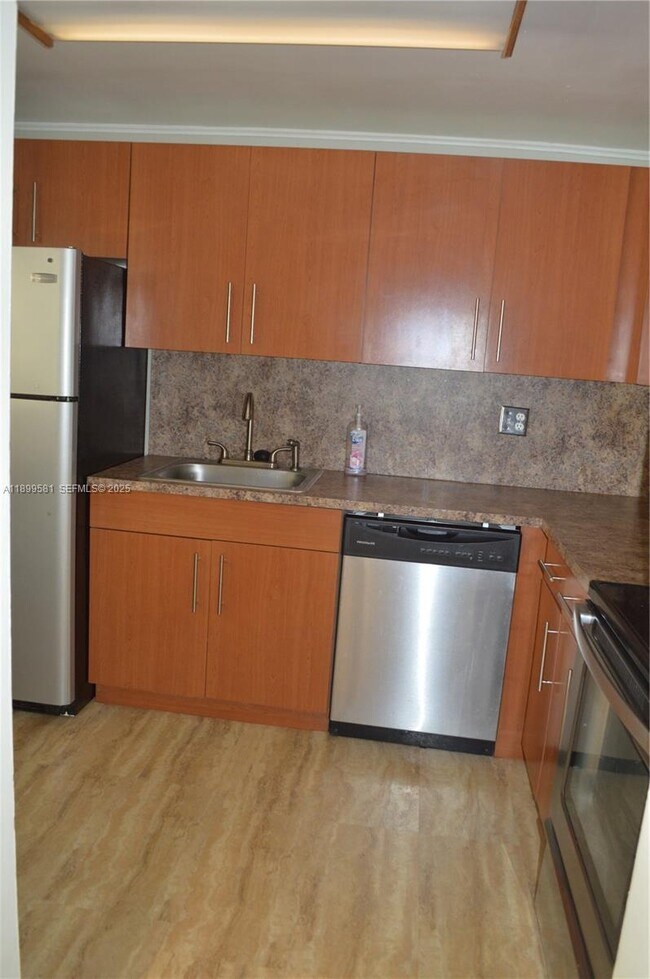 Foto del edificio - 303 Racquet Club Rd