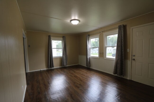 Foto del edificio - 2406-2406 Flint Hills Dr