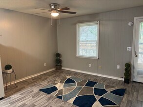 Building Photo - 390 N King St