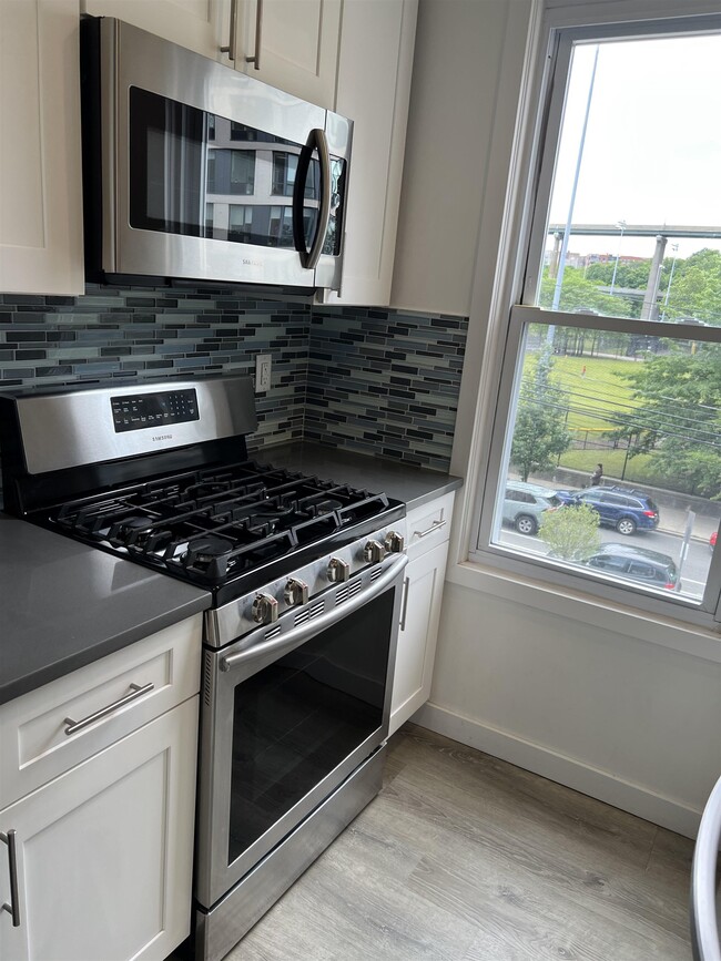 Building Photo - 349 9th St