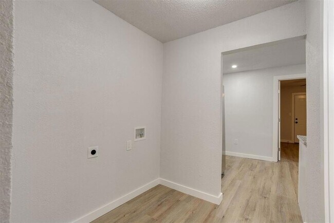 Foto del edificio - 3704 S Lee Ave