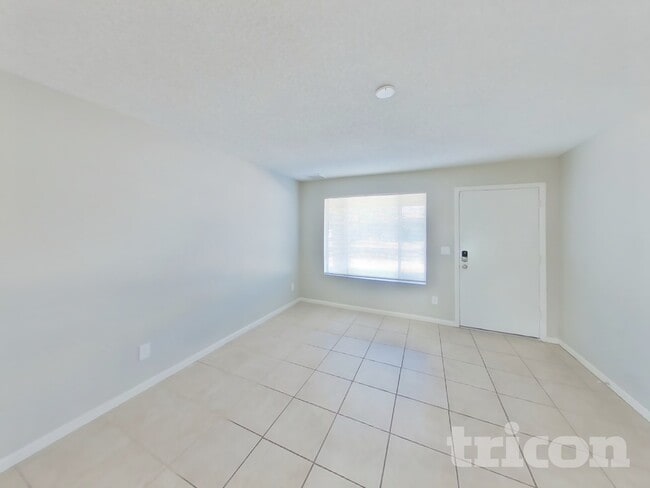 Building Photo - 6431 W Hatcher Rd