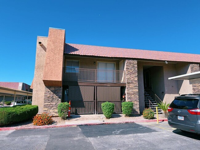 Building Photo - 2 bedroom 1 bathroom condo